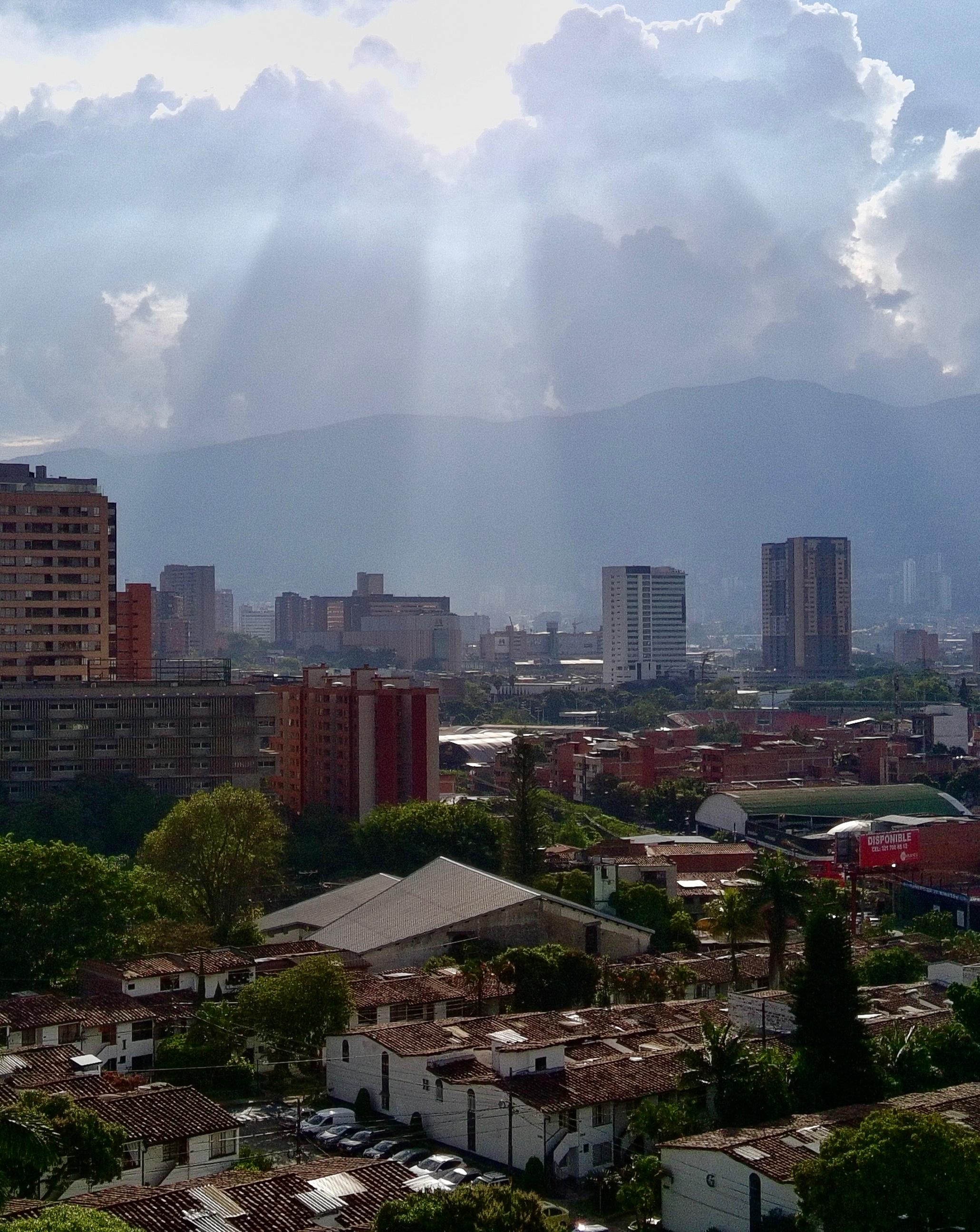 ¿Por qué suben los precios de los arriendos en Medellín y cómo aprovechar el mercado actual?